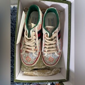 Gucci women Floral Sneakers - Cream and Burgundy